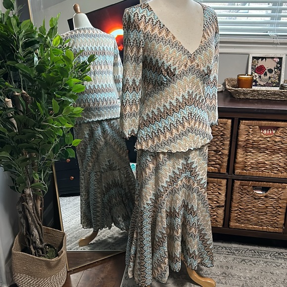 🏷️ SALE 🏷️ Banana Republic Zig Zag shirt & skirt set - Picture 2 of 13